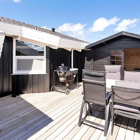 Elvie - 200m From The Sea By Interhome Nyaraló *
