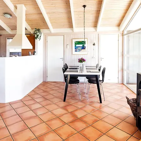 Elvie - 200m From The Sea By Interhome *