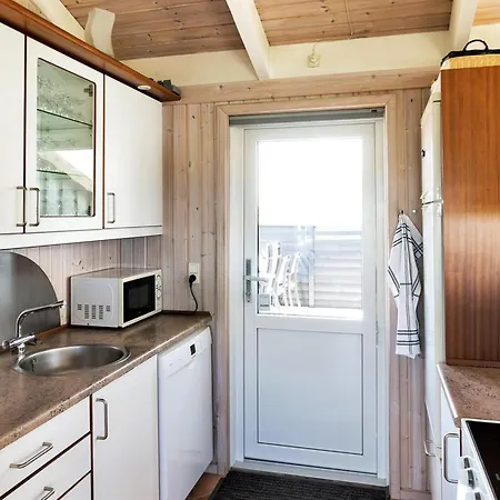 Elvie - 200m From The Sea By Interhome Nyaraló *